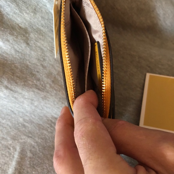 Michael Kors Parker Small Leather Zip Card Case - Picture 3 of 4